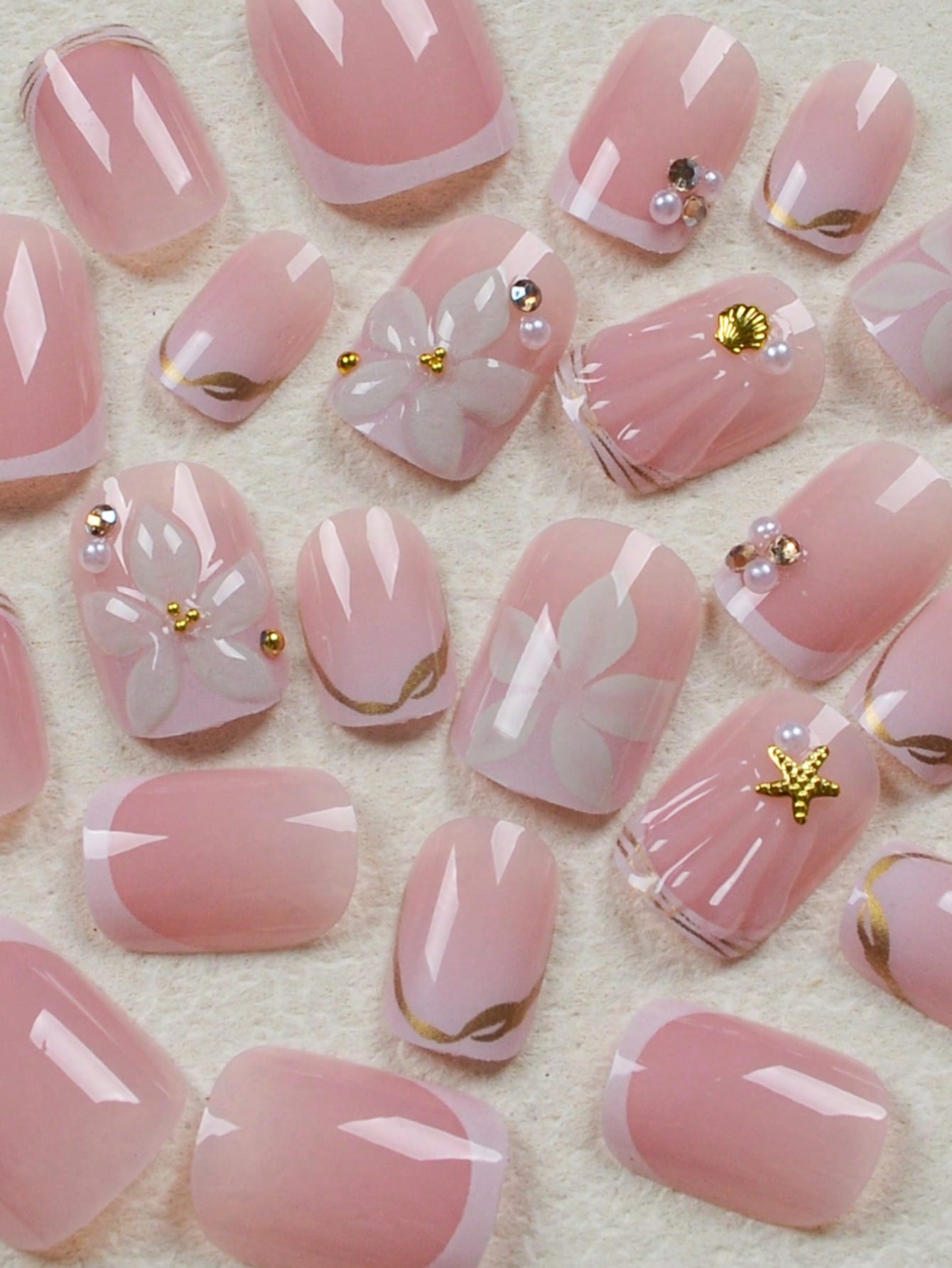 24 قطعة من الأظافر الاصطناعية  - مراجعة Nail Art Halal وسعره